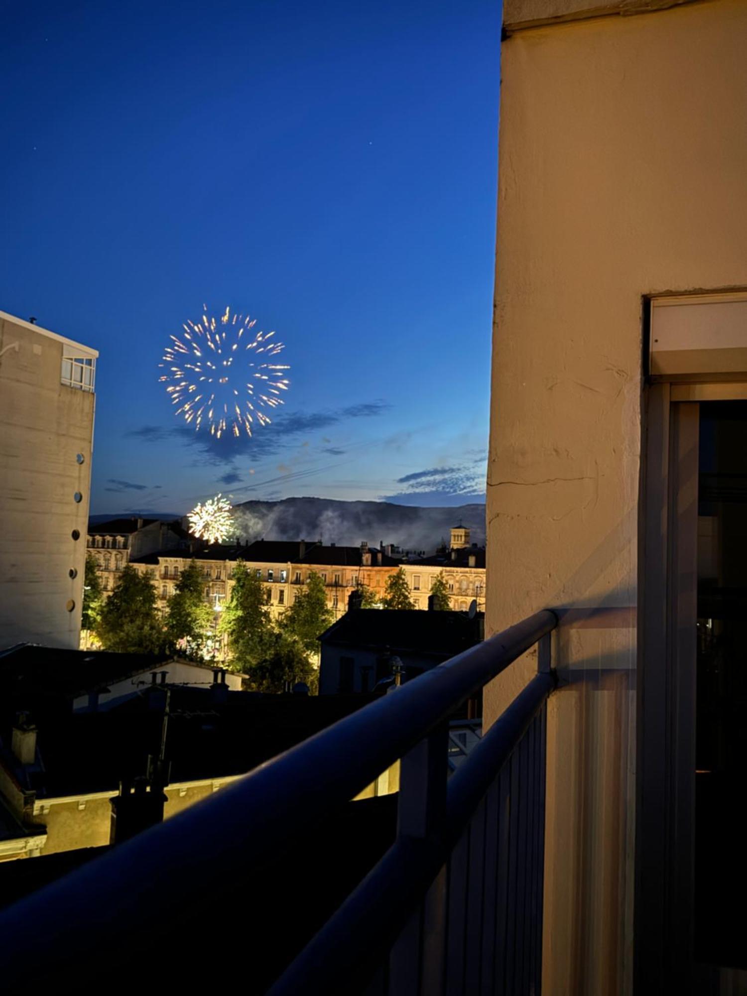 Appartement Terrasse Au Coeur De Valence 54 Eksteriør billede
